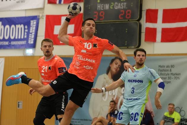IHC 2025 VfL Gummersbach vs Kadetten Schaffhausen 08 08 25 Josip Peric Nr 10, Kadetten Schaffhausen , Daniel Reznicky Nr 21, Kadetten Schaffhausen , Joao Pedro Vinhas da Silva Gomes Nr 03, VfL Gummersbach IHC 2025 VfL Gummersbach vs Kadetten Schaffhausen, KGS Sporthalle on 08 08 25 Copyright: xBEAUTIFULxSPORTS MarioxM.xKobergx