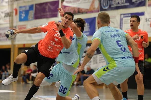 IHC 2025 VfL Gummersbach vs Kadetten Schaffhausen 08 08 25 Luka Maros Nr 20, Kadetten Schaffhausen , Tilen Kodrin Nr 05, VfL Gummersbach IHC 2025 VfL Gummersbach vs Kadetten Schaffhausen, KGS Sporthalle on 08 08 25 Copyright: xBEAUTIFULxSPORTS MarioxM.xKobergx