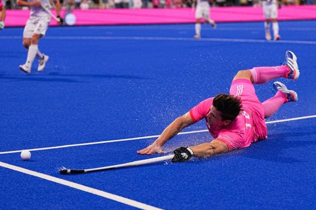 08.08.2025, xydrx, Herren EuroHockey Championship 2025, Gruppenphase, Gruppe B, Deutschland - Frankreich, Sparkassenpark Mönchengladbach: Gonzalo Peillat (Deutsche Feldhockey Nationalmannschaft 16) Nordrhein-Westfahlen Deutschland *** 08 08 2025, xydrx, Mens EuroHockey Championship 2025, Group Phase, Group B, Germany France, Sparkassenpark Mönchengladbach Gonzalo Peillat German National Field Hockey Team 16 North Rhine-Westphalia Germany