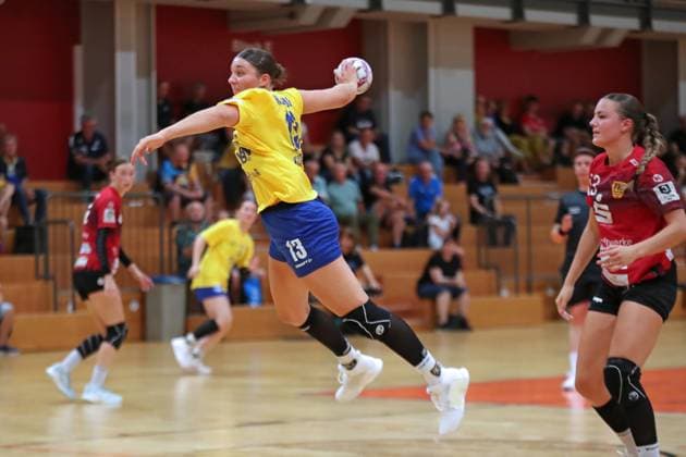 Handball test match HC Leipzig vs FHC Frankfurt Oder, 08 08 25 Laura Klocke 13, HC Leipzig Handball, 2 Bundesliga Women, HBF, Season 2025 2026, Test match HC Leipzig vs FHC Frankfurt Oder on 08 08 25 at Sporthalle Brüderstraße Leipzig Copyright: xBEAUTIFULxSPORTS JanxKaeferx