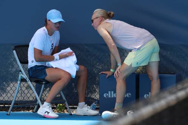August 8, 2025, Mason, Ohio, United States: IGA SWIATEK and her psychologist DARIA ABRAMOWICZ both of Poland, during practice session of the Cincinnati Open at the Lindner Family Tennis Center. Mason, Ohio. Mason United States - ZUMAc278 20250808_zsp_c278_003 Copyright: xMarcinxCholewinskix