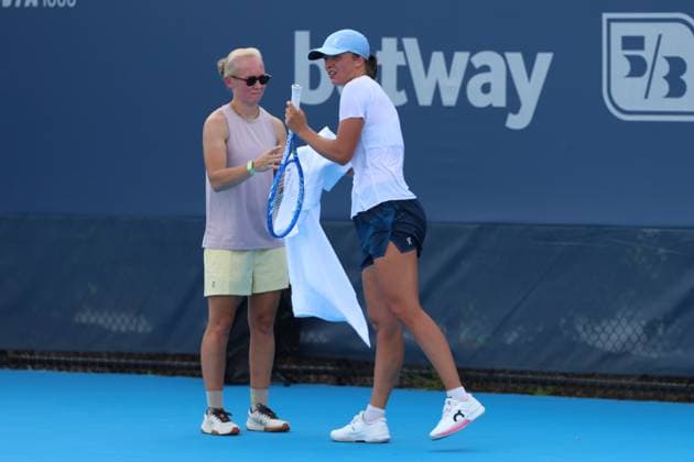 August 8, 2025, Mason, Ohio, United States: IGA SWIATEK and her psychologist DARIA ABRAMOWICZ both of Poland, during practice session of the Cincinnati Open at the Lindner Family Tennis Center. Mason, Ohio. Mason United States - ZUMAc278 20250808_zsp_c278_009 Copyright: xMarcinxCholewinskix