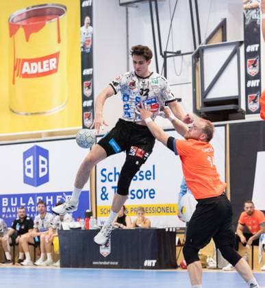08 08 2025 Handball Sporthalle Schwaz Ost, Osthalle, Tirol, Austria Silberregion Karwendel Cup semi-final Sparkasse Schwaz Handball Tirol white ThSV Eisenach orange Picture 32 Tobias Grothues Schwaz , 14 Peter Walz Eisenach