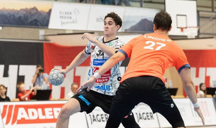 08 08 2025 Handball Sporthalle Schwaz Ost, Osthalle, Tirol, Austria Silberregion Karwendel Cup semi-final Sparkasse Schwaz Handball Tirol white ThSV Eisenach orange Picture 32 Tobias Grothues Schwaz , 27 Philipp Meyer Eisenach