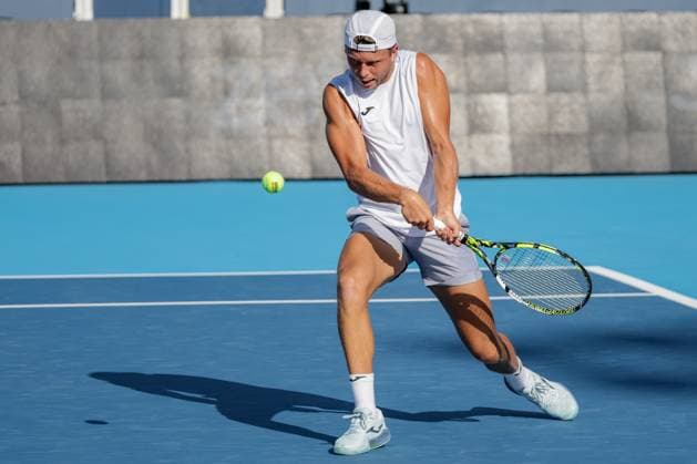 August 8, 2025, Mason, Ohio, U.S: Alexandre Muller (FRA) hits a two-handed backhand during FridayÃ¢â‚¬â ¢s first round of the Cincinnati Open at the Lindner Family Tennis Center , Mason, Oh. Mason U.S - ZUMAs304 20250808_zaf_s304_156 Copyright: xScottxStuartx