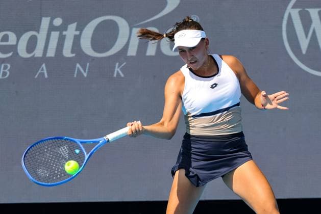 August 8, 2025, Mason, Ohio, U.S: Kamilla Rakhimova (RUS) hits a forehand shot during FridayÃ¢â‚¬â ¢s first round of the Cincinnati Open at the Lindner Family Tennis Center , Mason, Oh. Mason U.S - ZUMAs304 20250808_zaf_s304_193 Copyright: xScottxStuartx
