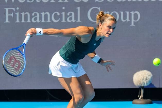 August 8, 2025, Mason, Ohio, U.S: Maria Sakkari (GRE) hits a backhand shot during FridayÃ¢â‚¬â ¢s first round of the Cincinnati Open at the Lindner Family Tennis Center , Mason, Oh. Mason U.S - ZUMAs304 20250808_zaf_s304_198 Copyright: xScottxStuartx