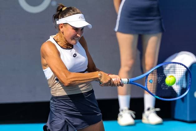 August 8, 2025, Mason, Ohio, U.S: Kamilla Rakhimova (RUS) hits a two-handed backhand during FridayÃ¢â‚¬â ¢s first round of the Cincinnati Open at the Lindner Family Tennis Center , Mason, Oh. Mason U.S - ZUMAs304 20250808_zaf_s304_215 Copyright: xScottxStuartx