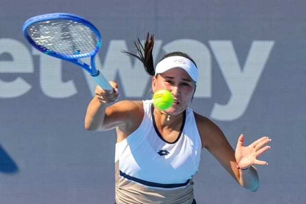 August 8, 2025, Mason, Ohio, U.S: Kamilla Rakhimova (RUS) hits a forehand shot during FridayÃ¢â‚¬â ¢s first round of the Cincinnati Open at the Lindner Family Tennis Center , Mason, Oh. Mason U.S - ZUMAs304 20250808_zaf_s304_234 Copyright: xScottxStuartx