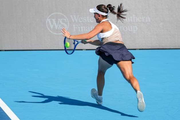 August 8, 2025, Mason, Ohio, U.S: Kamilla Rakhimova (RUS) runs down a shot to the corner during FridayÃ¢â‚¬â ¢s first round of the Cincinnati Open at the Lindner Family Tennis Center , Mason, Oh. Mason U.S - ZUMAs304 20250808_zaf_s304_240 Copyright: xScottxStuartx