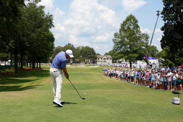 MEMPHIS, TN - AUGUST 08: Scottie Scheffler of United States hits his tee shot on No. 18 during the second round of the FedEx St. Jude Championship, August 8, 2025, at TPC Southward in Memphis, Tennessee. (Photo by Matthew Maxey Icon Sportswire) GOLF: AUG 08 PGA, Golf Herren FedEx Cup Playoffs - FedEx St. Jude Championship EDITORIAL USE ONLY Icon250808076