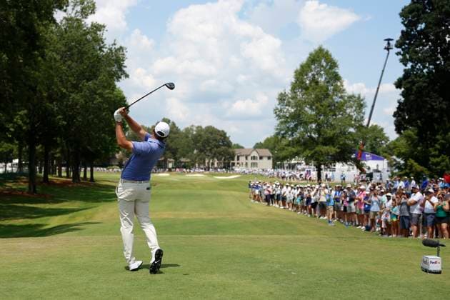 MEMPHIS, TN - AUGUST 08: Scottie Scheffler of United States tees off on No. 18 during the second round of the FedEx St. Jude Championship, August 8, 2025, at TPC Southward in Memphis, Tennessee. (Photo by Matthew Maxey Icon Sportswire) GOLF: AUG 08 PGA, Golf Herren FedEx Cup Playoffs - FedEx St. Jude Championship EDITORIAL USE ONLY Icon250808077