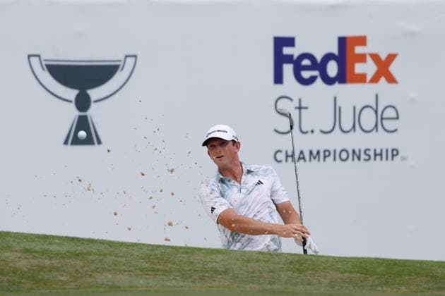 MEMPHIS, TN - AUGUST 08: Jacob Bridgeman of United States watches his shot from a green side bunker on No. 18 during the second round of the FedEx St. Jude Championship, August 8, 2025, at TPC Southward in Memphis, Tennessee. (Photo by Matthew Maxey Icon Sportswire) GOLF: AUG 08 PGA, Golf Herren FedEx Cup Playoffs - FedEx St. Jude Championship EDITORIAL USE ONLY Icon250808085