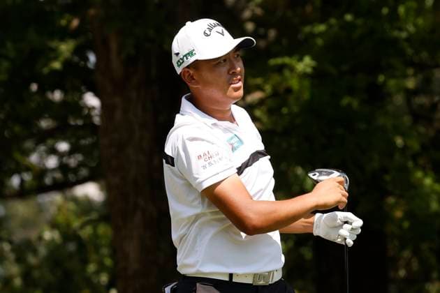 MEMPHIS, TN - AUGUST 08: Kevin Yu of Taiwan watches his tee shot closely on No. 7 during the second round of the FedEx St. Jude Championship, August 8, 2025, at TPC Southward in Memphis, Tennessee. (Photo by Matthew Maxey Icon Sportswire) GOLF: AUG 08 PGA, Golf Herren FedEx Cup Playoffs - FedEx St. Jude Championship EDITORIAL USE ONLY Icon250808047