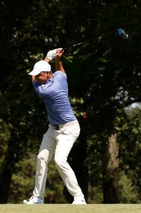 MEMPHIS, TN - AUGUST 08: Scottie Scheffler of United States hits his tee shot on No. 7 during the second round of the FedEx St. Jude Championship, August 8, 2025, at TPC Southward in Memphis, Tennessee. (Photo by Matthew Maxey Icon Sportswire) GOLF: AUG 08 PGA, Golf Herren FedEx Cup Playoffs - FedEx St. Jude Championship EDITORIAL USE ONLY Icon250808034