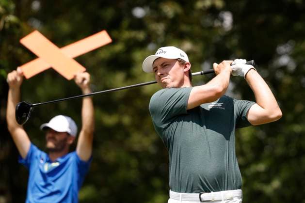 MEMPHIS, TN - AUGUST 08: Matt Fitzpatrick of England watches his tee shot on No. 5 during the second round of the FedEx St. Jude Championship, August 8, 2025, at TPC Southward in Memphis, Tennessee. (Photo by Matthew Maxey Icon Sportswire) GOLF: AUG 08 PGA, Golf Herren FedEx Cup Playoffs - FedEx St. Jude Championship EDITORIAL USE ONLY Icon250808054