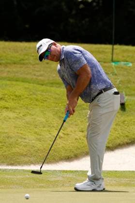 MEMPHIS, TN - AUGUST 08: Ryan Fox of New Zealand watches his birdie putt on No. 4 during the second round of the FedEx St. Jude Championship, August 8, 2025, at TPC Southward in Memphis, Tennessee. (Photo by Matthew Maxey Icon Sportswire) GOLF: AUG 08 PGA, Golf Herren FedEx Cup Playoffs - FedEx St. Jude Championship EDITORIAL USE ONLY Icon250808066