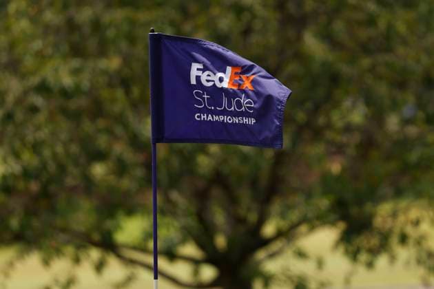 MEMPHIS, TN - AUGUST 08: A FedEx St. Jude Championship flag blows in the wind on the No. 2 green during the second round of the FedEx St. Jude Championship, August 8, 2025, at TPC Southward in Memphis, Tennessee. (Photo by Matthew Maxey Icon Sportswire) GOLF: AUG 08 PGA, Golf Herren FedEx Cup Playoffs - FedEx St. Jude Championship EDITORIAL USE ONLY Icon250808070