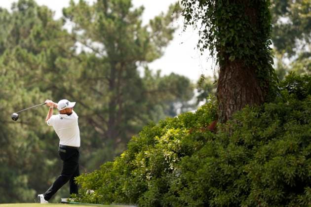 MEMPHIS, TN - AUGUST 08: Shane Lowry of Ireland hits his tee shot on No. 3 during the second round of the FedEx St. Jude Championship, August 8, 2025, at TPC Southward in Memphis, Tennessee. (Photo by Matthew Maxey Icon Sportswire) GOLF: AUG 08 PGA, Golf Herren FedEx Cup Playoffs - FedEx St. Jude Championship EDITORIAL USE ONLY Icon250808071