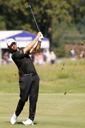 MEMPHIS, TN - AUGUST 08: Patrick Cantlay of United States hits a shot from the No. 7 fairway during the second round of the FedEx St. Jude Championship, August 8, 2025, at TPC Southward in Memphis, Tennessee. (Photo by Matthew Maxey Icon Sportswire) GOLF: AUG 08 PGA, Golf Herren FedEx Cup Playoffs - FedEx St. Jude Championship EDITORIAL USE ONLY Icon250808009