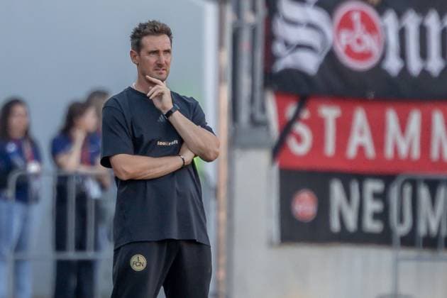 Nuremberg, Germany 08 August 2025 2 Liga 2025 2026 1 FC Nuremberg vs SV Darmstadt 98 In the picture Coach Miroslav Klose FCN pensive on the pitch DFL regulations prohibit any use of photographs as image sequences and or quasi video Copyright: xFotostandx xSchäferx
