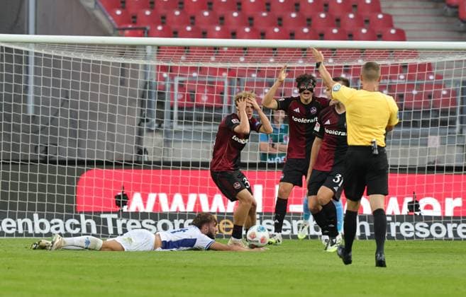 08 08 2025 Soccer Season 2025 2026 2 Soccer Bundesliga 02 Matchday 1 FC Nürnberg FCN Club SV Darmstadt 98 SVD Lilien Sportfoto Zink DaMa xdaxmax DFL regulations prohibit any use of photographs as image sequences and or quasi video only for editorial use Tim Janisch 32, 1 FC Nürnberg FCN fouls Killian Corredor 34, SV Darmstadt 98 D98 SV98 Florian Lechner Referee whistles free kick