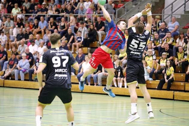 Charity match for the seriously ill OSC handball player Julian Kamp FOR EDITORIAL PURPOSES ONLY EDITORIAL USE ONLY p Alexander Ernst 21 from OSC at the charity match for the seriously ill OSC Rheinhausen player Julian Kamp against HSG Krefeld on Friday, August 8, 2025 in Duisburg Germany NRW Duisburg Copyright KerstinxBögeholz Copyright: KerstinxBögeholz doc81vcr5as8pug60leayx ,EDITORIAL USE ONLY Copyright: KerstinxBögeholz