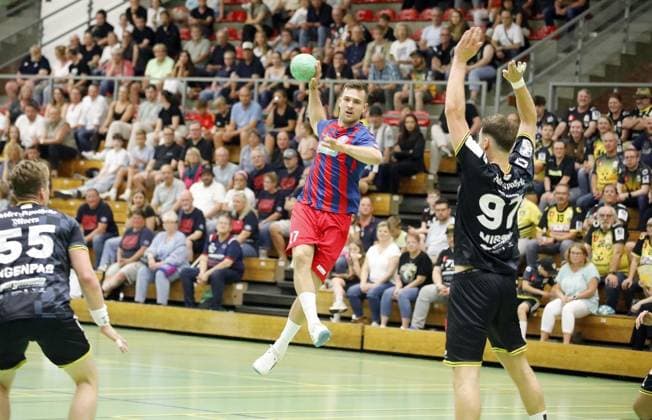 Charity match for the seriously ill OSC handball player Julian Kamp FOR EDITORIAL PURPOSES ONLY EDITORIAL USE ONLY p Lukas Hüller from OSC at the charity match for the seriously ill OSC Rheinhausen player Julian Kamp against HSG Krefeld on Friday, August 8, 2025 in Duisburg Germany NRW Duisburg Copyright KerstinxBögeholz Copyright: KerstinxBögeholz doc81vcr5f6ws9fkizs50y ,EDITORIAL USE ONLY Copyright: KerstinxBögeholz