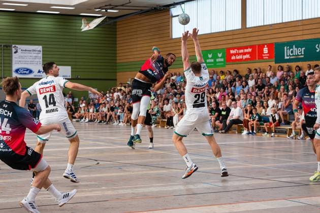 08 08 2025, xovx, Handball Lindencup 2025, HSG Wetzlar SC DHfK Leipzig v l Tizian Weimer HSG Wetzlar , Marko Mamic SC DHfK Leipzig , Philipp Ahouansou HSG Wetzlar , Adam Lönn SC DHfK Leipzig , Josip Simic HSG Wetzlar , Franz Semper SC DHfK Leipzig Linden Stadthalle Hessen Germany EN