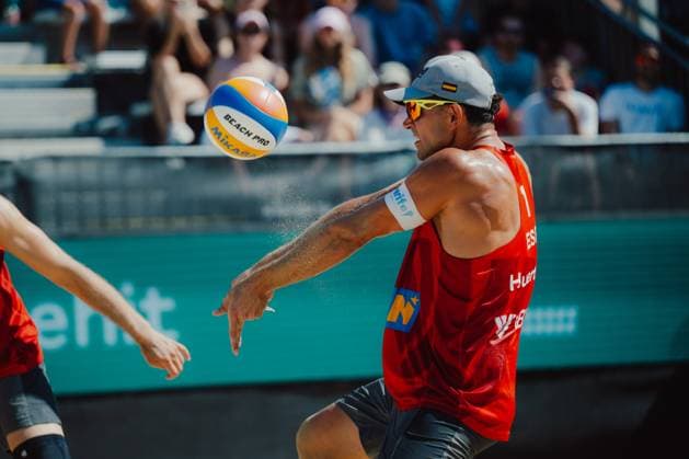 Beach volleyball, Beachvolleyball - Baden Challenge BADEN,AUSTRIA,09.AUG.25 - BEACH VOLLEYBALL - FIVB World Tour - Baden Challenge. Image shows Alejandro Huerta Pastor (ESP).  GEPAxpictures xAlexanderxSolc