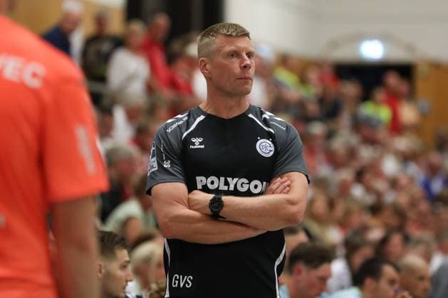 08 08 2025, xgox,Handball Heide Cup, VfL Gummersbach Kadetten Schaffhausen emspor, v l Gudjon Valur Sigurdsson Gummersbach, coach thoughtful Schneverdingen