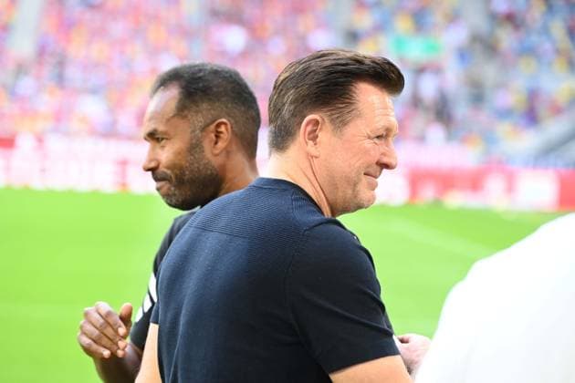 v l Coach Daniel THIOUNE D Coach Christian TITZ Hannover 96 Begruessung Fussball 2 Bundesliga, 2 Spieltag, Fortuna Duesseldorf D Hannover 96 H am 09 08 2025 in der Merkur Spiel Arena Duesseldorf Germany DFL regulations prohibit any use of photographs as image sequences and or quasi video ÃÂ