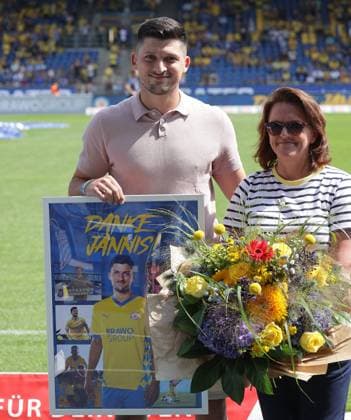 Farewell to Jannis Nikolau by President Nicole Kumpis Eintracht Braunschweig Football, Men, Season 2025 2026 2 BL, Eintracht Stadion, Eintracht Braunschweig vs Spielvereinigung Greuther Fuerth DFL REGULATIONS PROHIBIT ANY USE OF PHOTOGRAPHS AS IMAGE SEQUENCES AND OR QUASI VIDEO