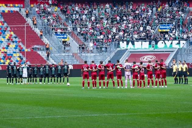 2 Fußball Bundesliga, Fortuna Düsseldorf Hannover 96 09 08 2025 Eine Gedenkminute zu Ehren Frank Mills 2 Fußball Bundesliga, Fortuna Düsseldorf Hannover 96, 2 Spieltag, am 09 08 2025, Merkur Spiel Arena, Düsseldorf DFL regulations prohibit any use of photographs as image sequences and or quasi video Copyright: xBEAUTIFULxSPORTS Meuselx