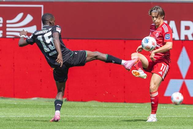 2 Bundesliga, Fortuna Düsseldorf Hannover 96 09 08 2025 Noel Aseko Nkili Hannover 96, 15 , Julian Hettwer Fortuna Düsseldorf, 11 2 Bundesliga, Fortuna Düsseldorf Hannover 96, 2 Spieltag, am 09 08 2025, Merkur Spiel Arena, Düsseldorf DFL regulations prohibit any use of photographs as image sequences and or quasi video Copyright: xBEAUTIFULxSPORTS Meuselx