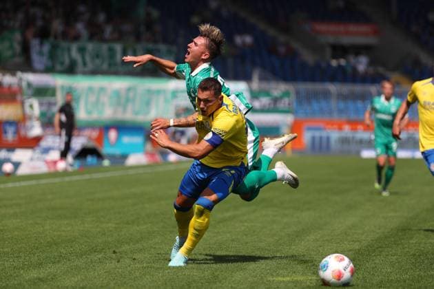 Braunschweig vs Fürth, 2 BL Braunschweig, 09 08 2025, FUßBALL Eintracht Braunschweig vs SpVgg Greuther Fürth, 2 BL, Season 2025 26 Felix Klaus Greuther Fürth , Sven Köhler Eintracht Braunschweig Braunschweig