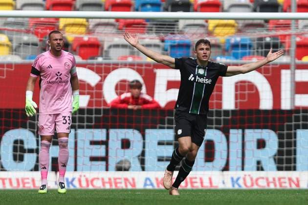 Benedikt Pichler Hannover 96 gestures, gestures during the 2 Bundesliga match between Fortuna Dusseldorf and Hannover 96, Merkur Spiel Arena on August 09, 2025 in Gelsenkirchen, Germany Photo by Oliver Kaelke DeFodi Images Benedikt Pichler Hannover 96 gestures during the 2 Bundesliga match between Fortuna Dusseldorf and Hannover 96 at Merkur Spiel Arena on August 9, 2025 in Gelsenkirchen, Germany Photo by Oliver Kaelke DeFodi Images DFB DFL REGULATIONS PROHIBIT ANY USE OF PHOTOGRAPHS AS IMAGE SEQUENCES AND OR QUASI VIDEO Photo by Oliver Kaelke DeFodi Images