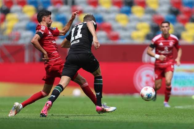 Moritz Heyer Fortuna Duesseldorf and Benedikt Pichler Hannover 96 battle for the ball during the 2 Bundesliga match between Fortuna Duesseldorf and Hannover 96 at Merkur Spiel Arena on August 09, 2025 in Gelsenkirchen, Germany, Germany Photo by Oliver Kaelke DeFodi Images Moritz Heyer Fortuna Duesseldorf and Benedikt Pichler Hannover 96 battle for the ball during the 2 Bundesliga match between Fortuna Duesseldorf and Hannover 96 at Merkur Spiel Arena on August 9, 2025 in Gelsenkirchen, Germany Photo by Oliver Kaelke DeFodi Images DFB DFL REGULATIONS PROHIBIT ANY USE OF PHOTOGRAPHS AS IMAGE SEQUENCES AND OR QUASI VIDEO Photo by Oliver Kaelke DeFodi Images