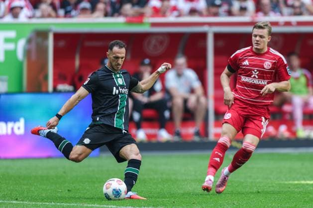 Soccer 2 Bundesliga 2 Matchday Fortuna Düsseldorf Hannover 96 on 09 08 2025 at Merkur Spiel Arena in Düsseldorf Virgil Ghita Hannover , left Christian Rasmussen Düsseldorf , right DFL regulations prohibit any use of photographs as image sequences and or quasi video xJRx