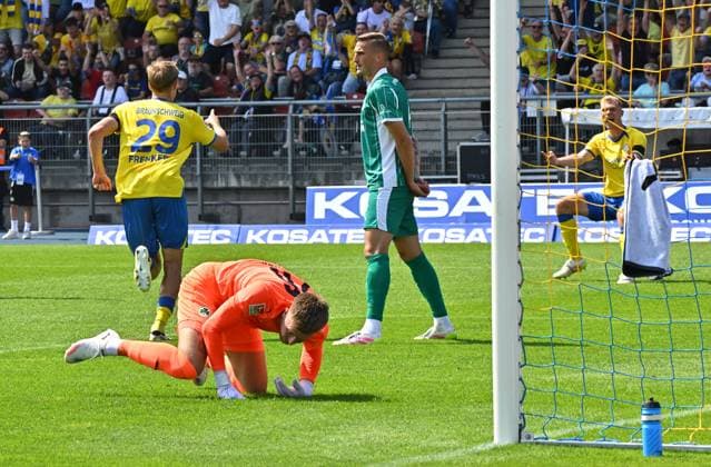 09 08 2025 Soccer Season 2025 2026 2 Soccer Bundesliga 02 Matchday Eintracht Braunschweig BTSV SpVgg Greuther Fürth Kleeblatt Sportfoto Zink MeZi xmexzix DFL regulations prohibit any use of photographs as image sequences and or quasi video only for editorial use Torjubel Jubel nach Treffer Tor Torschuß zum 1 1 durch Lukas Frenkert 29, Eintracht Braunschweig BTSV EBS