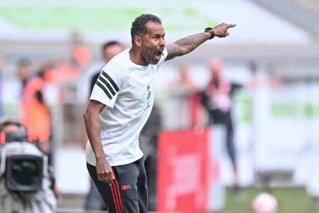 Coach Daniel Thioune Duesseldorf Coach Gesture Gesticulated 09 08 2025 Soccer Fortuna Duesseldorf vs Hannover 96 , Merkur Spiel Arena, Duesseldorf, DFB DFL REGULATIONS PROHIBIT ANY USE OF PHOTOGRAPHS AS IMAGE SEQUENCES AND OR QUASI VIDEO Copyright: xpepphotox xHorstxMauelshagenx pep00321, pep_2025089_hm_103854