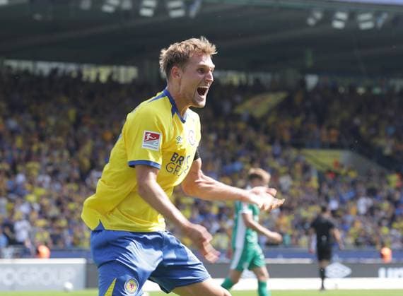 Goal celebration 1 1 by Lukas Frenkert Eintracht Braunschweig Football, Men, Season 2025 2026 2 BL, Eintracht Stadion, Eintracht Braunschweig vs Spielvereinigung Greuther Fuerth DFL REGULATIONS PROHIBIT ANY USE OF PHOTOGRAPHS AS IMAGE SEQUENCES AND OR QUASI VIDEO
