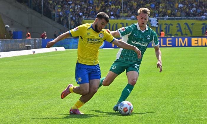 09 08 2025 Soccer Season 2025 2026 2 Soccer Bundesliga 02 Matchday Eintracht Braunschweig BTSV SpVgg Greuther Fürth Kleeblatt Sportfoto Zink MeZi xmexzix DFL regulations prohibit any use of photographs as image sequences and or quasi video only for editorial use Mehmet Aydin 8, Eintracht Braunschweig BTSV EBS Gian Luca Gian Luca Itter 27, SpVgg Greuther Fürth, rechts