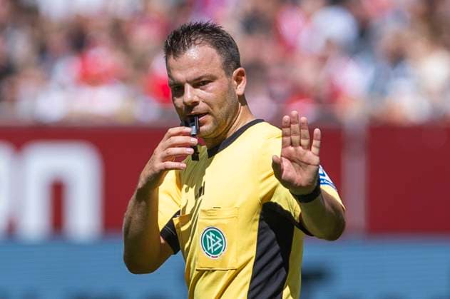 2 Fußball Bundesliga, Fortuna Düsseldorf Hannover 96 09 08 2025 Referee Wolfgang Haslberger 2 Fußball Bundesliga, Fortuna Düsseldorf Hannover 96, 2 Spieltag, am 09 08 2025, Merkur Spiel Arena, Düsseldorf DFL regulations prohibit any use of photographs as image sequences and or quasi video Copyright: xBEAUTIFULxSPORTS Meuselx