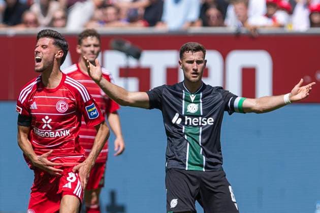 2 Soccer Bundesliga, Fortuna Düsseldorf Hannover 96 09 08 2025 Enzo Leopold Hannover 96, 8 gesticulates, Anouar El Azzouzi Fortuna Düsseldorf, 8 gets angry 2 Soccer Bundesliga, Fortuna Düsseldorf Hannover 96, 2 Matchday, on 09 08 2025, Merkur Spiel Arena, Düsseldorf DFL regulations prohibit any use of photographs as image sequences and or quasi video Copyright: xBEAUTIFULxSPORTS Meuselx