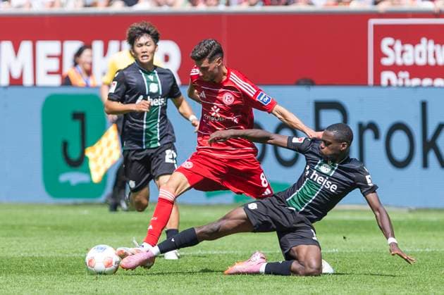 2 Bundesliga, Fortuna Düsseldorf Hannover 96 09 08 2025 Noel Aseko Nkili Hannover 96, 15 , Anouar El Azzouzi Fortuna Düsseldorf, 8 2 Bundesliga, Fortuna Düsseldorf Hannover 96, 2 Spieltag, am 09 08 2025, Merkur Spiel Arena, Düsseldorf DFL regulations prohibit any use of photographs as image sequences and or quasi video Copyright: xBEAUTIFULxSPORTS Meuselx