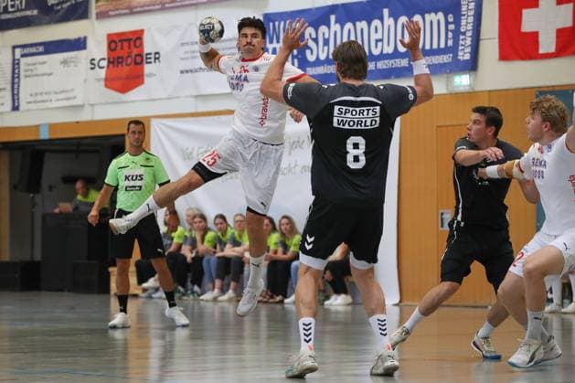 09 08 2025, xgox, Handball Heide Cup Aalborg Handbold Kolstad Handbold emspor, v l Simen Ulstad Lyse Kolstad, 25 shoots goal, goal scorer, scores goal, scores the goal Schneverdingen