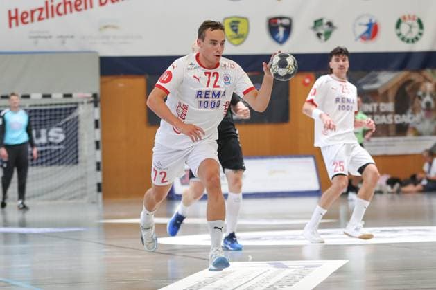 09 08 2025, xgox, Handball Heide Cup Aalborg Handbold Kolstad Handbold emspor, v l Erlend Johnsen Kolstad, 72 on the ball, plays the ball Schneverdingen