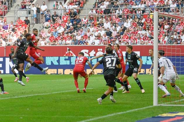 Penalty area scene goal chance by Jamil Siebert Duesseldorf 20 09 08 2025 Soccer Fortuna Duesseldorf vs Hannover 96 , Merkur Spiel Arena, Duesseldorf, DFB DFL REGULATIONS PROHIBIT ANY USE OF PHOTOGRAPHS AS IMAGE SEQUENCES AND OR QUASI VIDEO Copyright: xpepphotox xHorstxMauelshagenx pep00321, pep_2025089_hm_103740