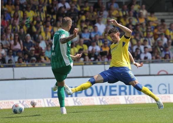 Erencan Yardimci Eintracht Braunschweig , Philipp Ziereis SpVgg Greuther Fuerth Football, Men, Season 2025 2026 2 BL, Eintracht Stadion, Eintracht Braunschweig vs Spielvereinigung Greuther Fuerth DFL REGULATIONS PROHIBIT ANY USE OF PHOTOGRAPHS AS IMAGE SEQUENCES AND OR QUASI VIDEO